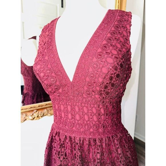 C10 Abercrombie & Fitch Lace Fit & Flare Dress Size 6 V-Neck Party Burgundy Maro - Picture 3 of 6